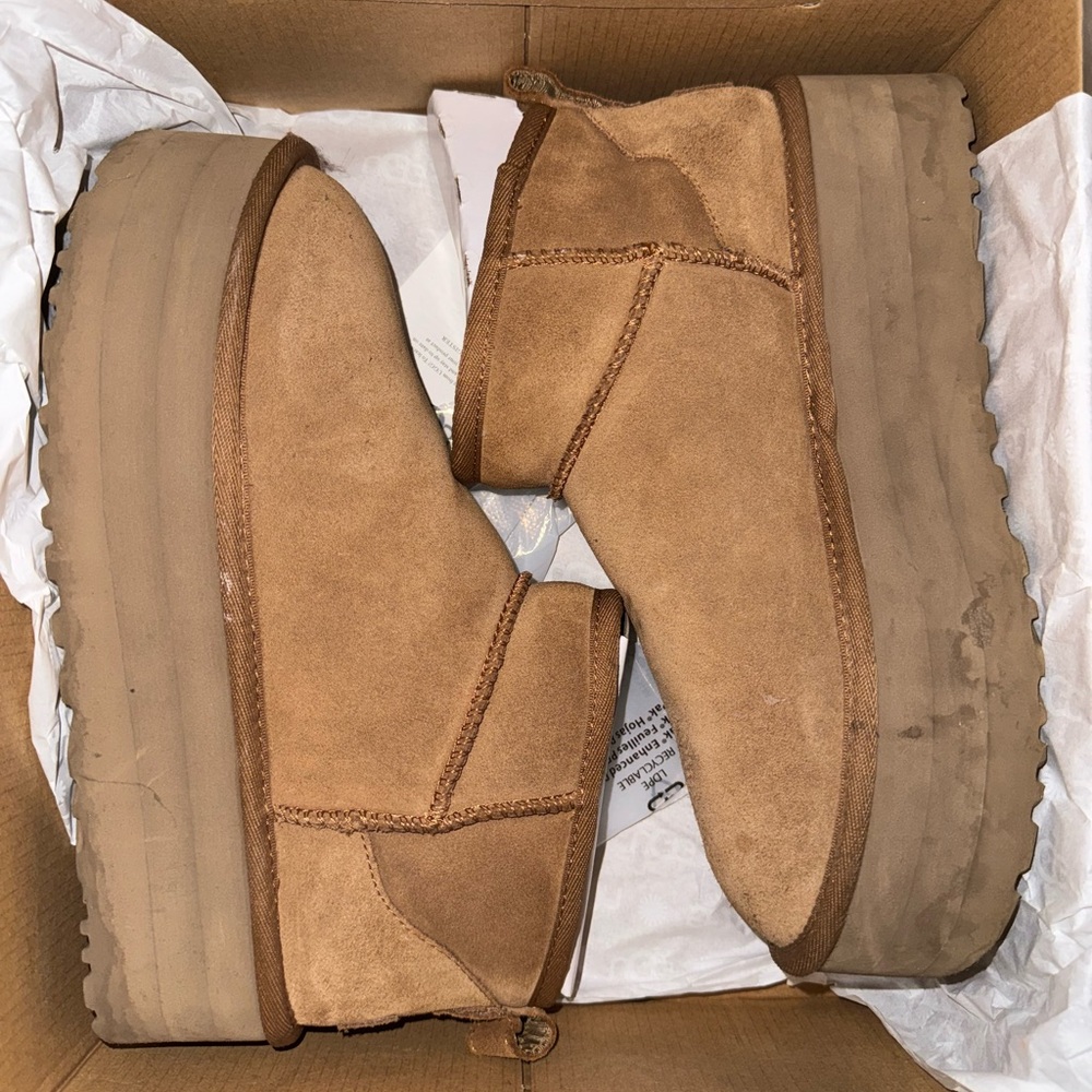 UGG platform boots (tan)